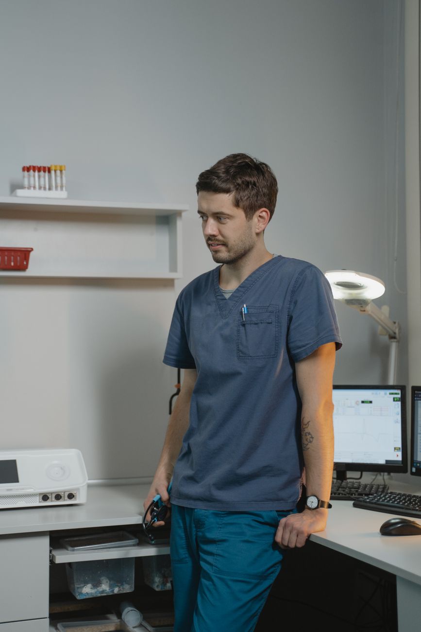 Dr. Theo Rios